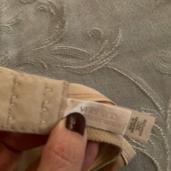 Victoria’s Secret Very Sexy lightly padded strapless bra with clear cleavage 32C - Picture 2 of 3